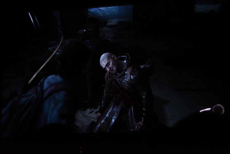 ステルス、格闘、射撃、そしてとどめ。様々な要素が詰まった血みどろの戦闘シーン