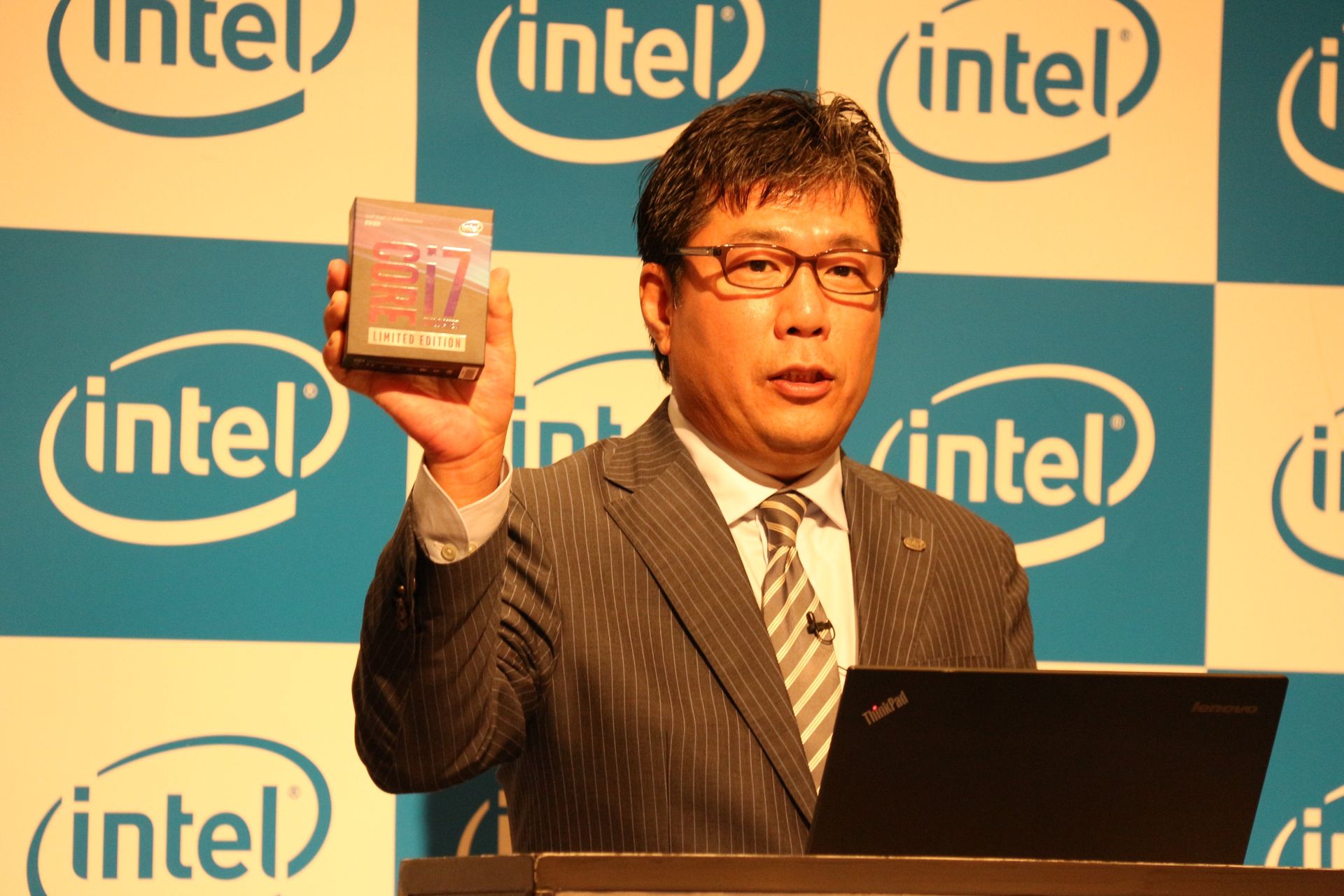 x86アーキテクチャも40周年を迎え、その両方を記念したCPUが数量限定で販売されることを発表したところ、キャンペーンに応募が殺到。意外なところで日本マーケットの強さを見せつける結果となった