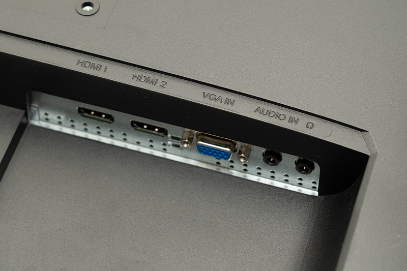 映像入力端子はいたってシンプルな3系統