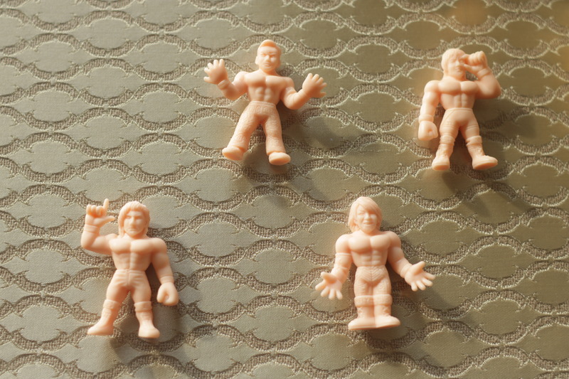 往年の消しゴム玩具風のフィギュアで、年代直撃！