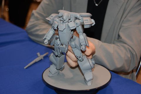 WF2018夏】「ナイトストライカー」、ロボット形態への変形を実演! RC