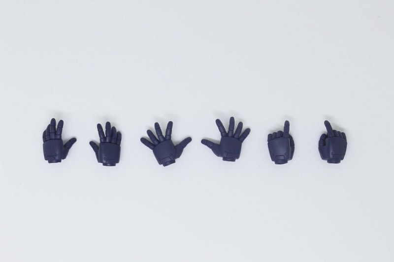 交換用手首は本体のものとは別に3組付属する。ライフル用握り手と平手が2種