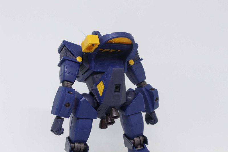 「魂STAGE ACT.5」を使用するための穴は、尻のパーツを取り外すと露出する