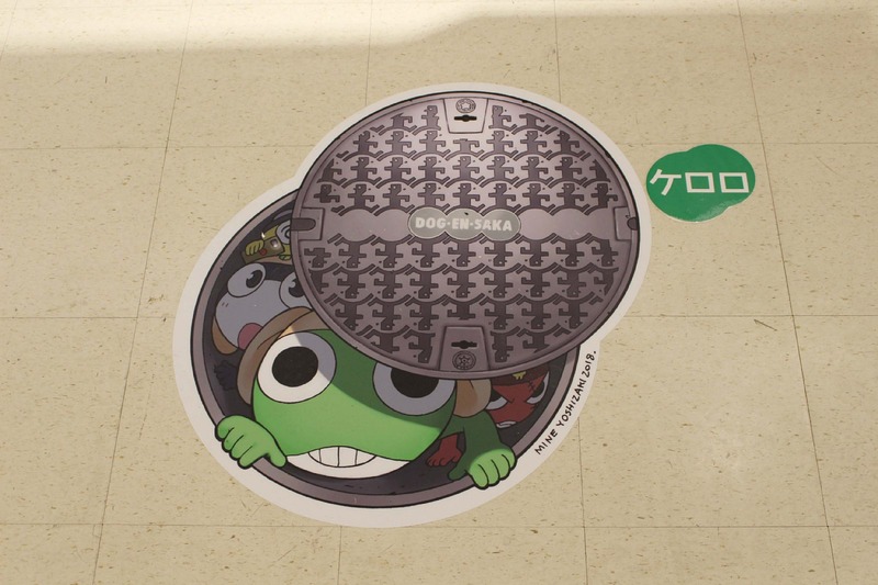会場には謎のマンホールのイラストが。こちらも吉崎氏が描き下ろしたもの