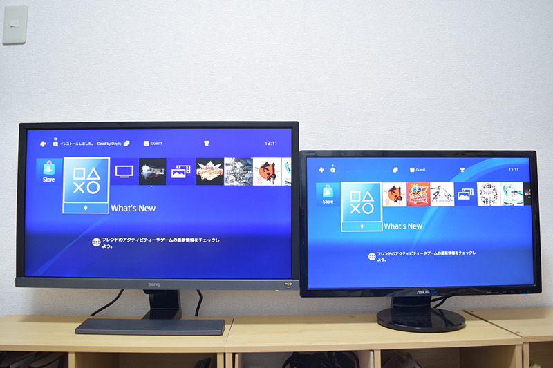 筆者が普段使っているのが右のモニター。並べると大きさはかなりの差である