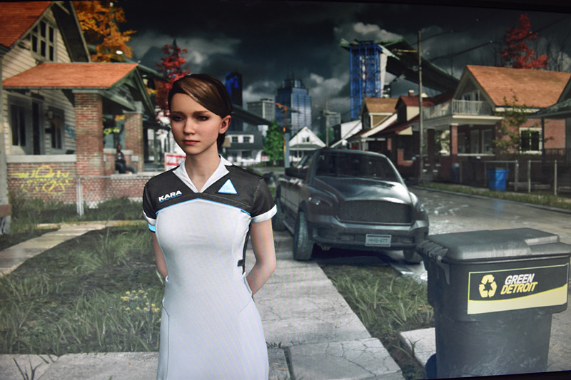 上がHDRオフ、下がHDRオン。HDRをオンにしても多少明るくなった程度で大きな差は感じられなかった