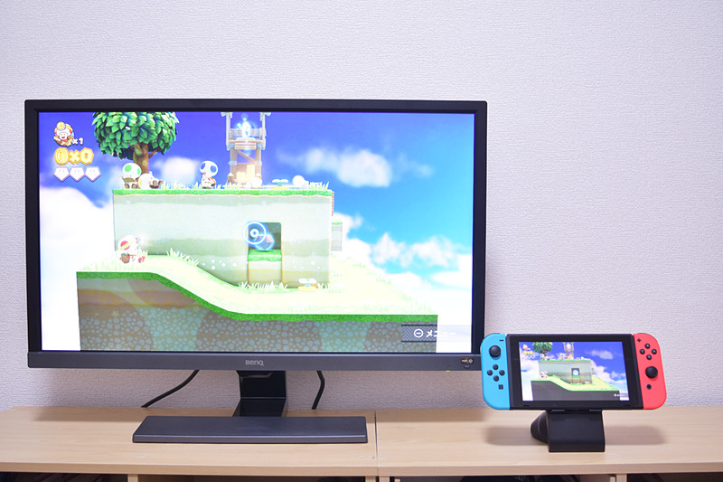 このモニターの大きさに慣れてしまうと、もう携帯モードに戻れない