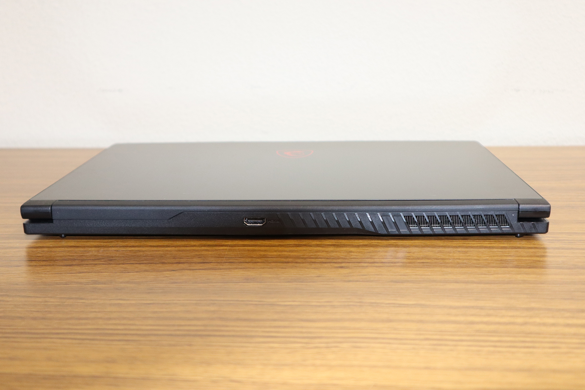 製品の背面にはHDMIポートがある