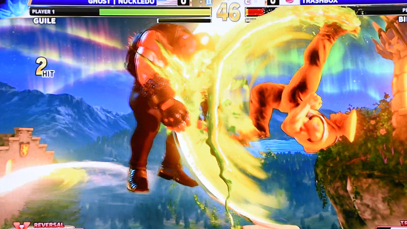 ソニックブームを空中で踏ませるというテクニカルな技を見せるNuckleDu選手