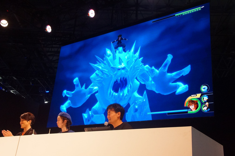 「アナと雪の女王」のマシュマロウは最初は敵として登場するが、仲間になってからはド派手な攻撃を繰り出す頼もしい存在に