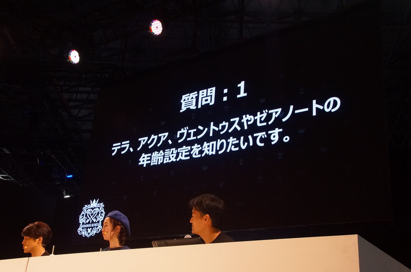 野村氏「正確なところではなくだいたいの感じで答えますが、テラは20歳前後。アクアは18歳前後。ヴェントゥスは16歳前後。ゼアノートは、ヤングゼアノートは18～20歳ぐらい。マスターゼアノートは80歳代半ばです」
