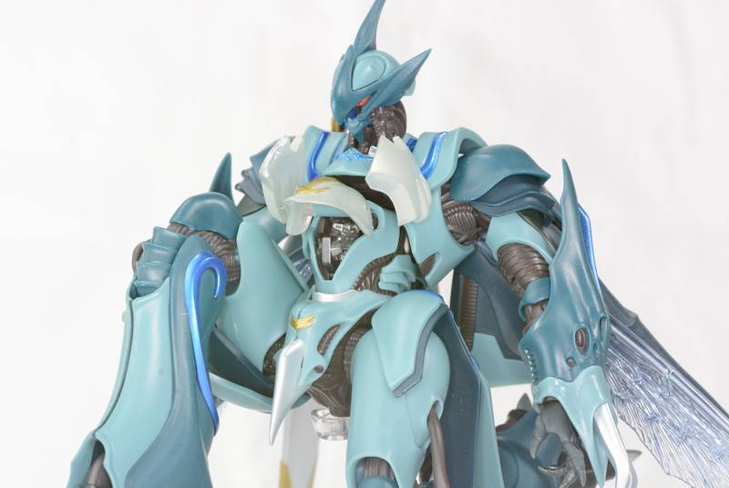 駐機姿勢をイメージ。コクピットハッチを展開、コクピット内部もきちんと造形されている