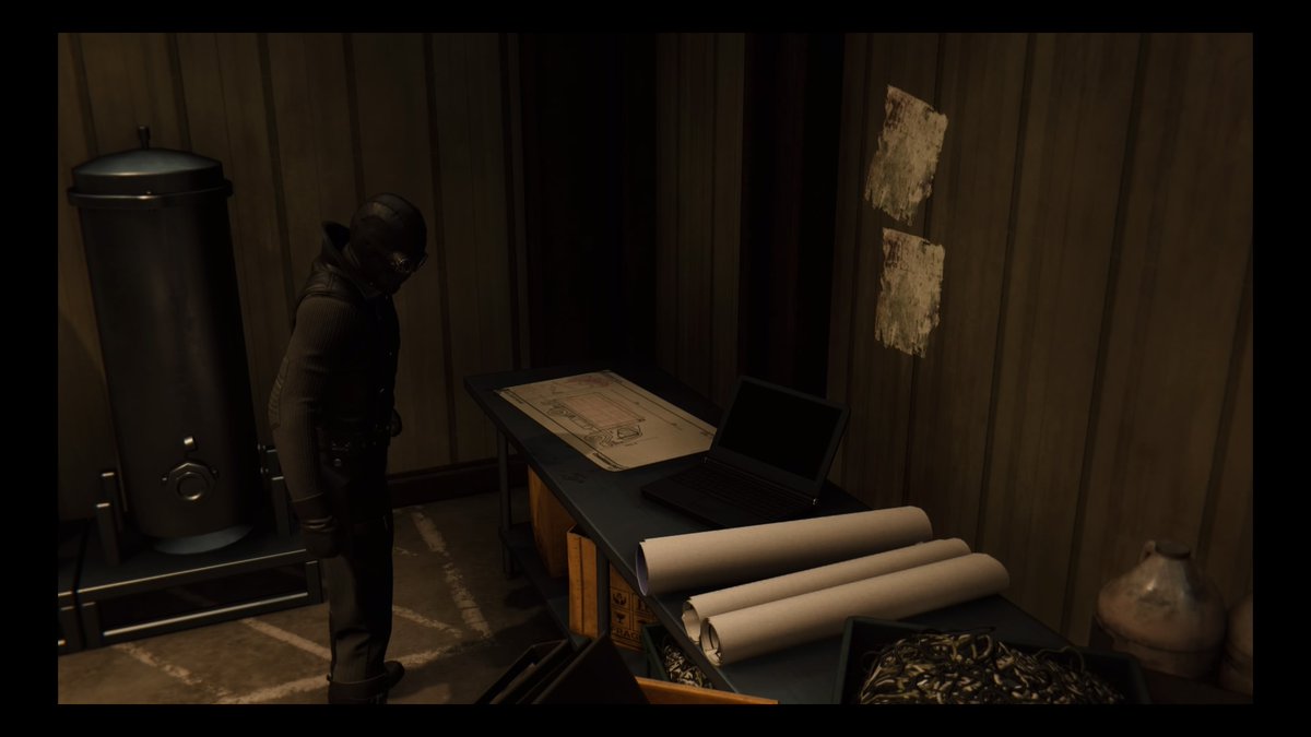 調べる。スキャン。忍び込む。その特殊な蜘蛛に噛まれたときに、スパイダー能力だけではなく、バットマンのDNAにも感染されたみたい。特にスパイダーマン・ノワールのスーツを着用したら、似すぎ