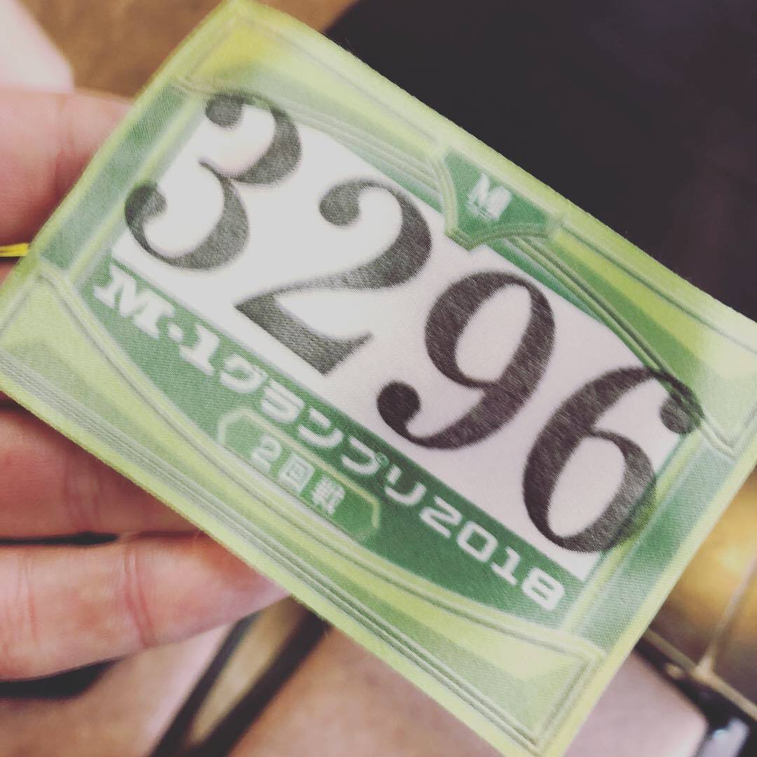 すっとスタンダップコメディをやっていますが、「郷には入れば郷に従え」という気持ちで、今年M1にも挑戦した！　相方は、出会い系のごとくネットで見つけて（相方というよりも“出相方”だった）「国際コンビ」として募集した。新宿の1回戦は無事に突破したものの浅草の凄い劇場で行なわれた2回戦で敗退！　初の漫才で素晴らしい思い出！