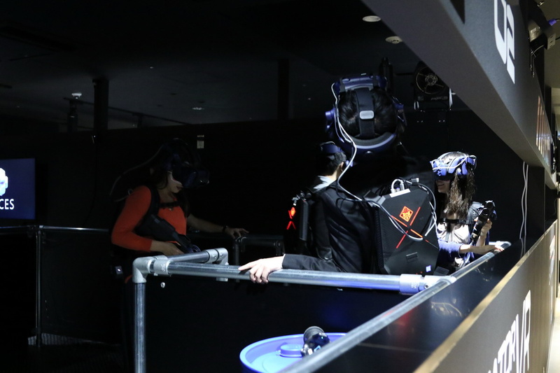 輸送船に乗り込んでいるところ。リアルにスペースが区切られている