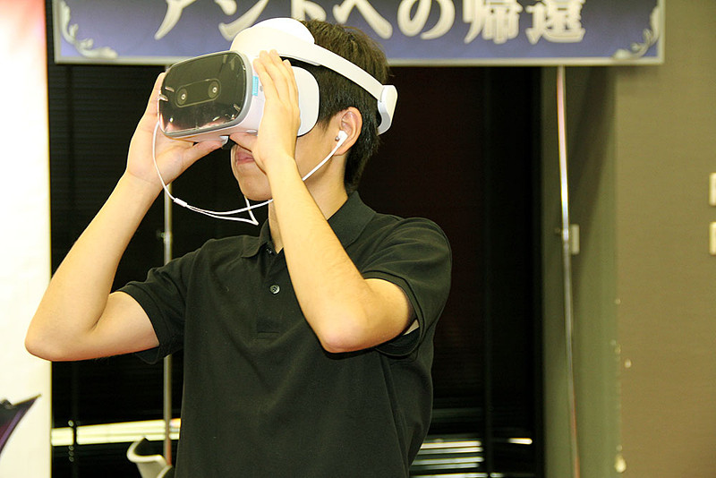 “アジトへの帰還”では、VRコンテンツを体験することができた。約70秒ほどだが、メギドたちに近づくと話しかけてもらえる