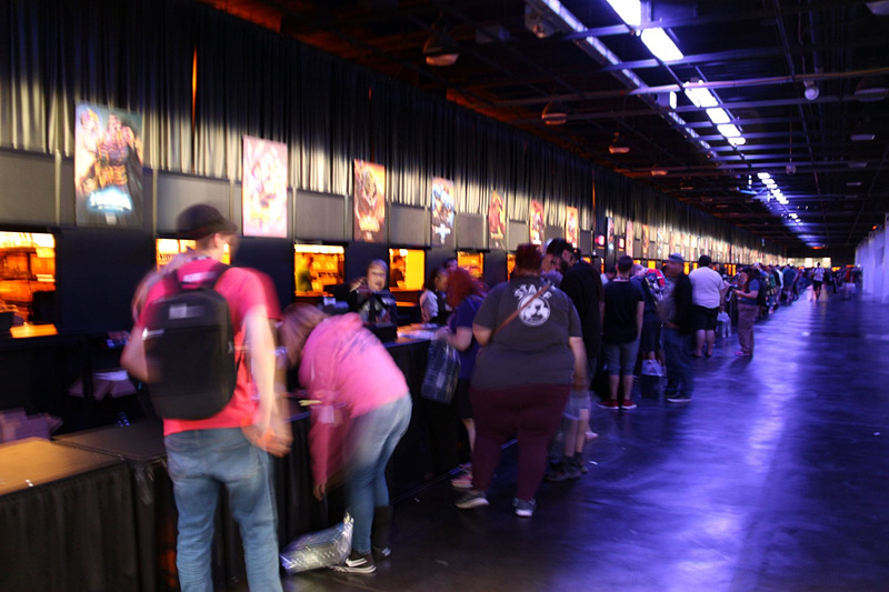 前日のストアに数千人が列を作る。その規模の大きさには毎年驚かされる