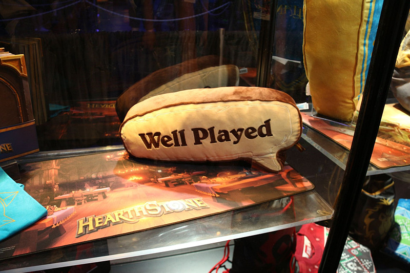 「ハースストーン」の「Well Played」クッション