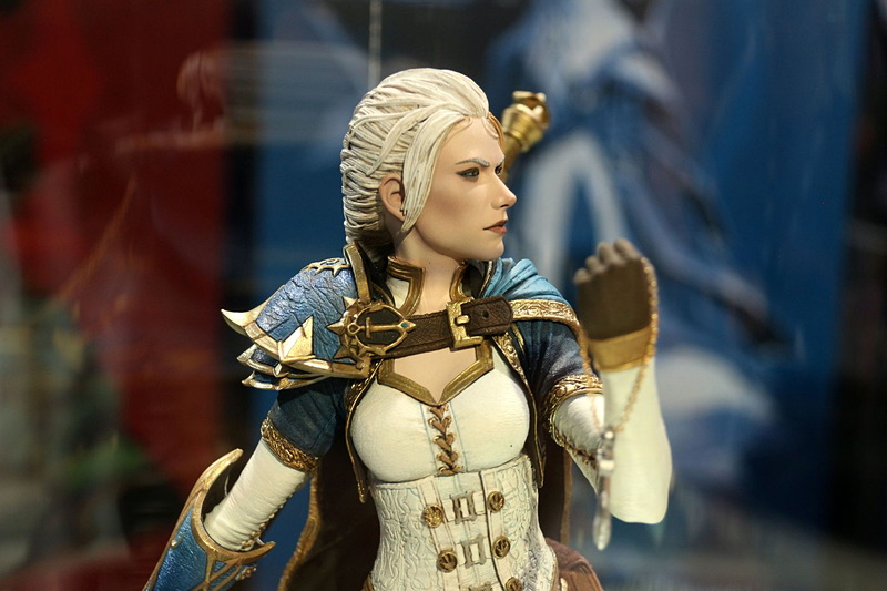 「World of Warcraft」に登場するヒーローであり、「ハースストーン」のメイジのヒーローとして知られるジェイナのスタチュー。ディテールまでよく作り込まれている