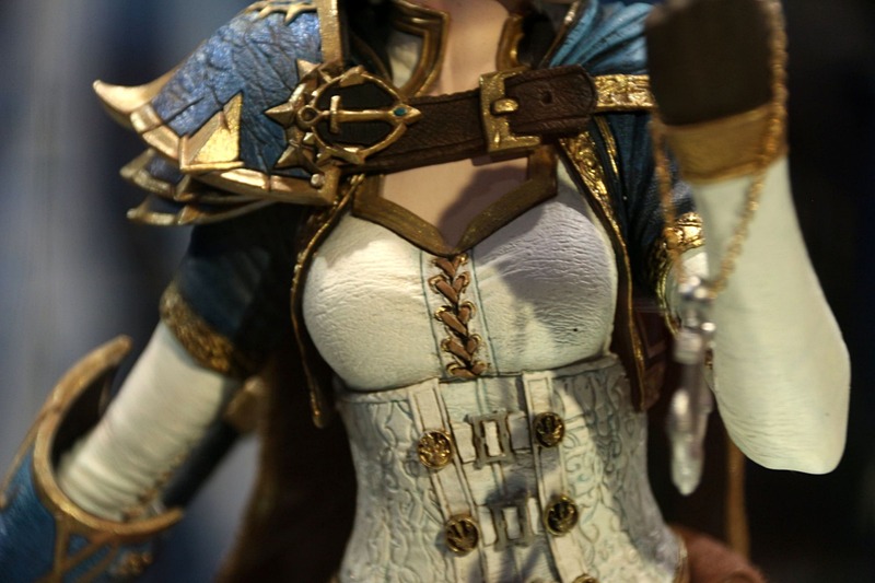 「World of Warcraft」に登場するヒーローであり、「ハースストーン」のメイジのヒーローとして知られるジェイナのスタチュー。ディテールまでよく作り込まれている