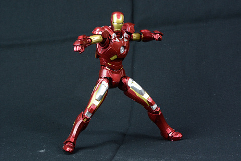 魂レビュー】「S.H.Figuarts アイアンマン マーク7」レビュー。飛行