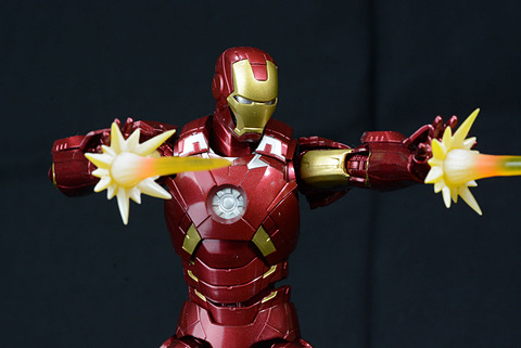 魂レビュー】「S.H.Figuarts アイアンマン マーク7」レビュー。飛行