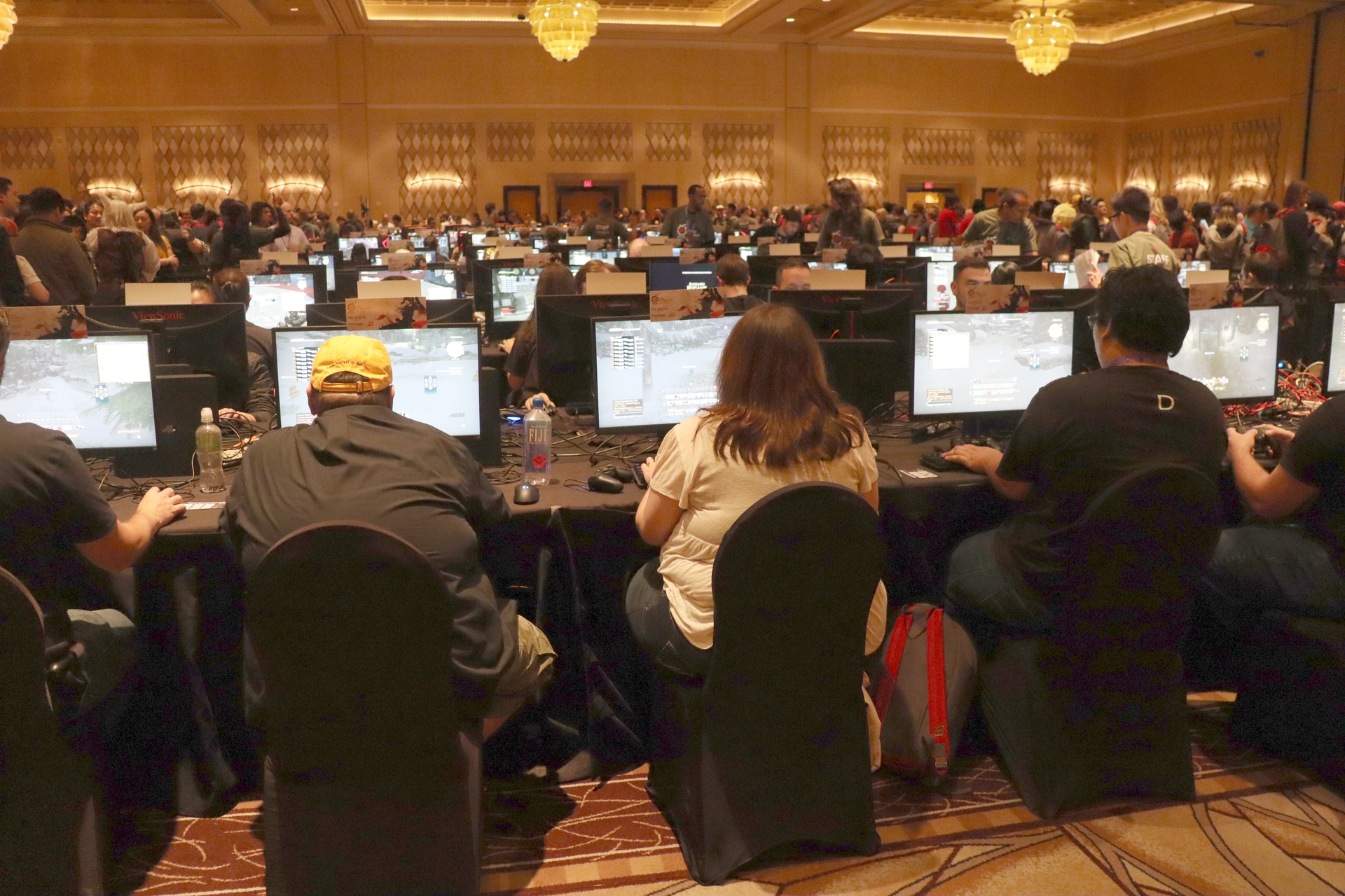 パゴス編のフィールドで競争する「Eureka Survival Challenge」