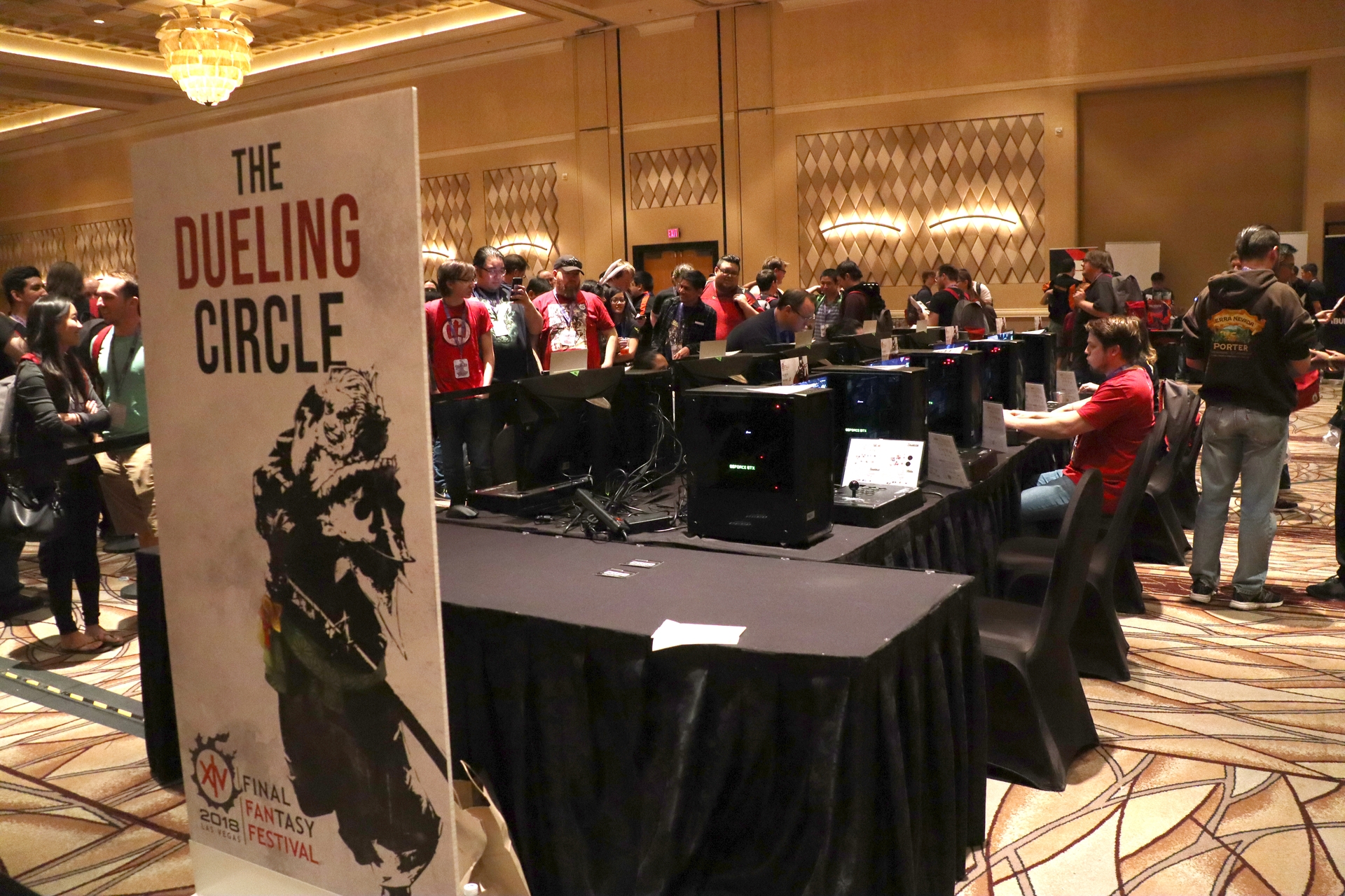 アケコンで1対1のデュエルを行なう「The Dueling Circle」