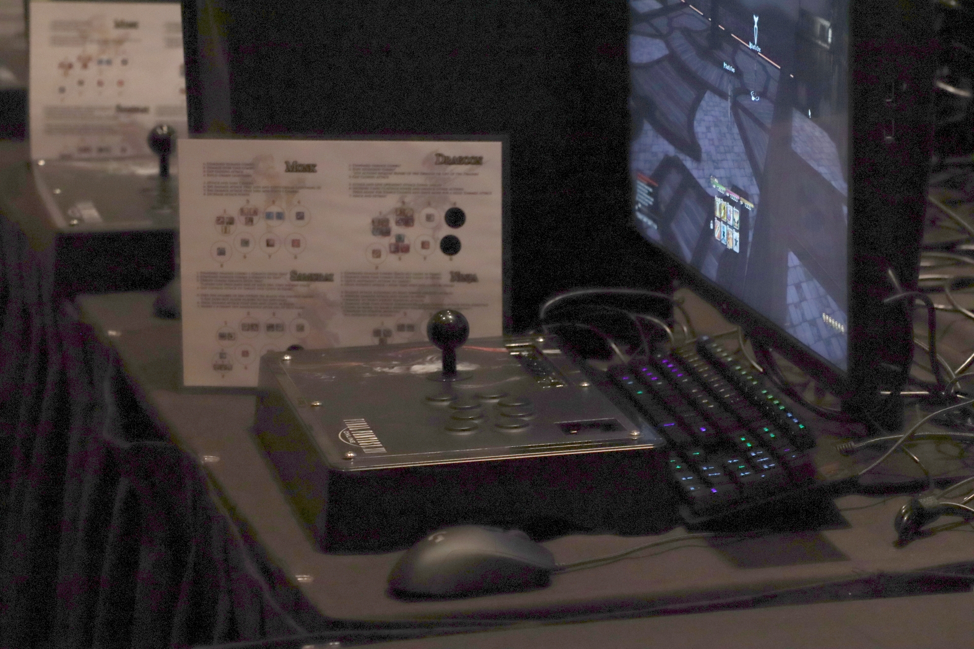 アケコンで1対1のデュエルを行なう「The Dueling Circle」