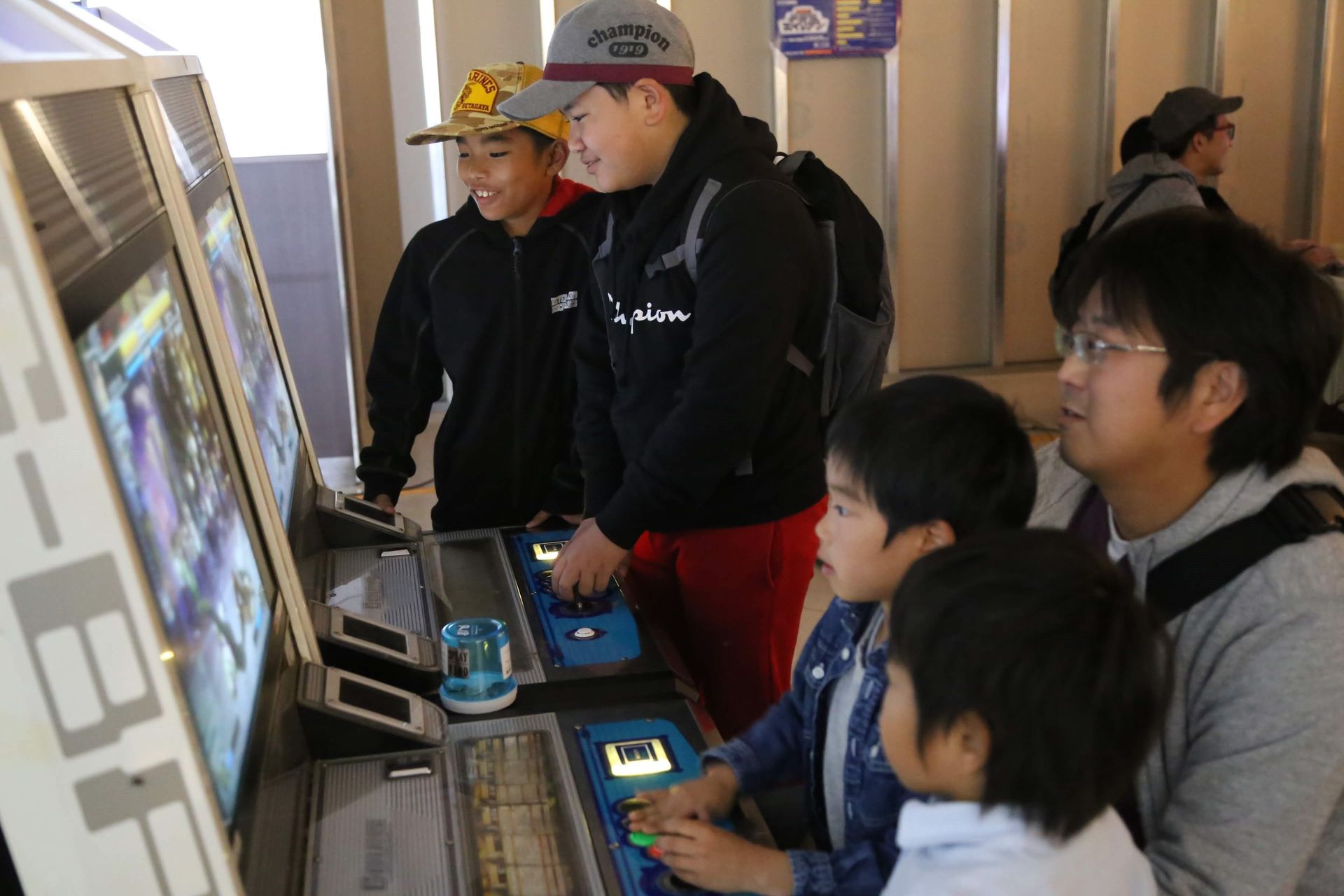 ゲームセンターの無い今、子供達にはアーケード筐体は新鮮に映ったかもしれない