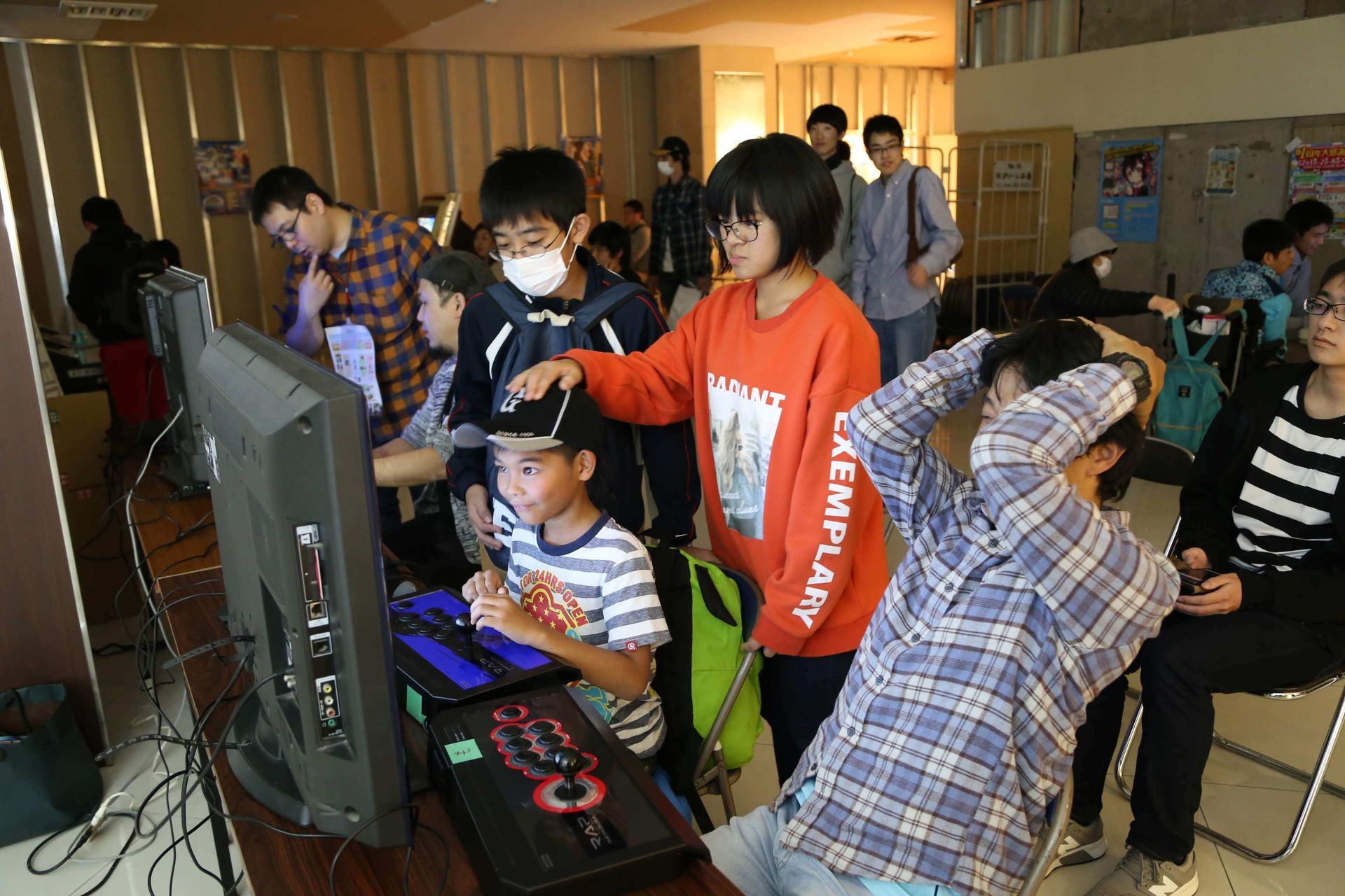 ゲームセンターの無い今、子供達にはアーケード筐体は新鮮に映ったかもしれない