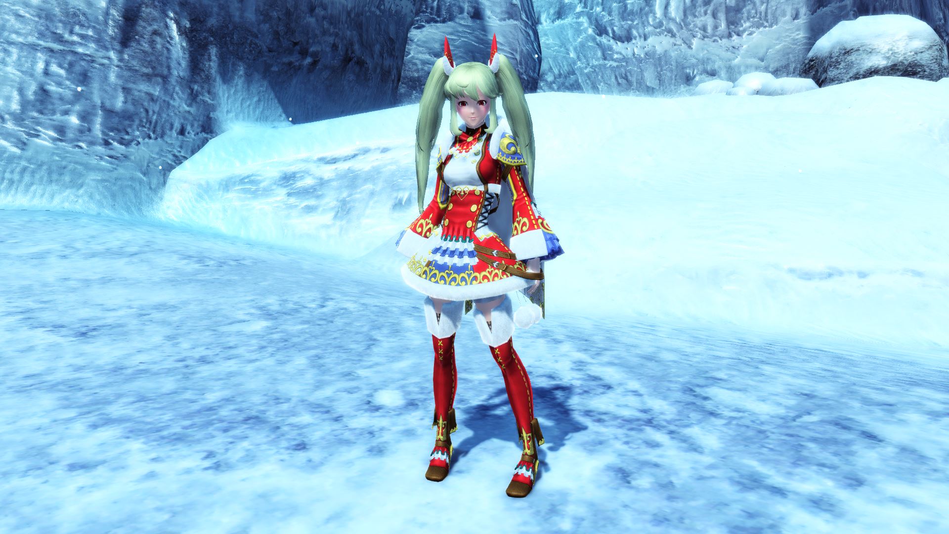 聖なる夜のため、特別な意匠を凝らしたサンタ服。その華やかさとふわもこの愛らしさに、冬の寒さも忘れそう