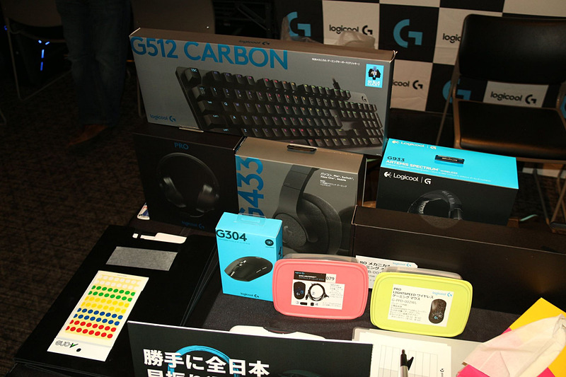 ロジクールブースは、最新ギアの貸し出しと、マウスを動かす速度を競うコンテスト、次期製品開発のためのアンケートなどを実施している