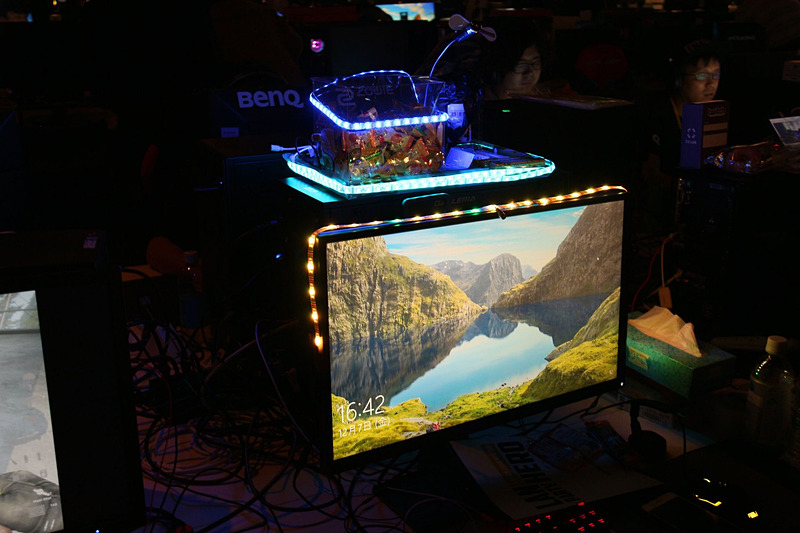 LANパーティーならではのデコPCコミュニティ