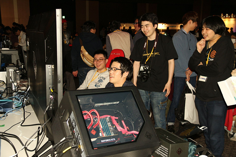 オープニングを終えて客席で油を売っているOooda氏