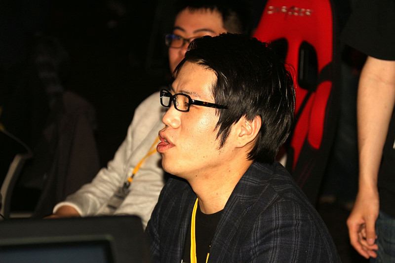 オープニングを終えて客席で油を売っているOooda氏