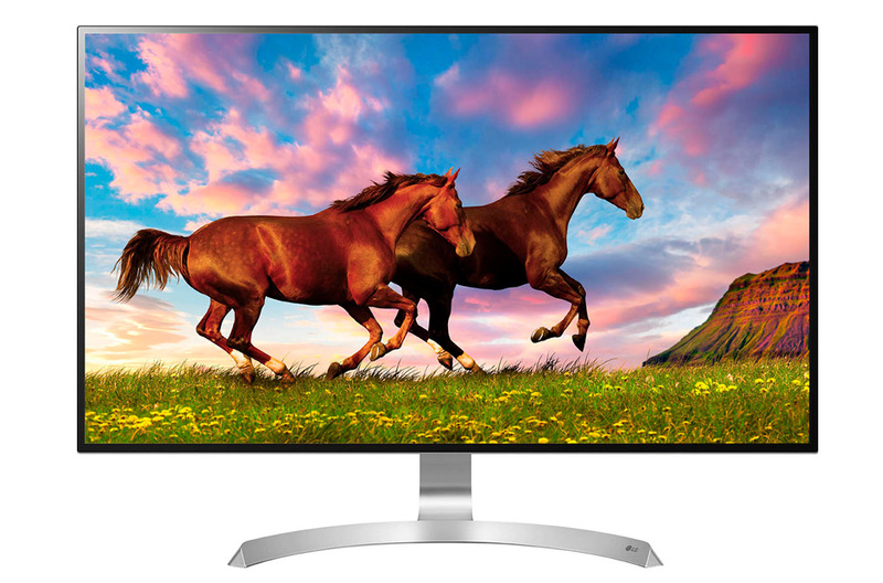 LG電子製「32UD99-W」。HDR 10対応で最大輝度は500nit、さらに4K対応とゲームの映像美を堪能したい人のための液晶といえる