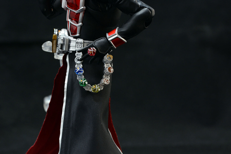 指輪のホルダーに魔法石を取り付け、交換できる。指輪パーツは本当に細かく、紛失には気をつけたい