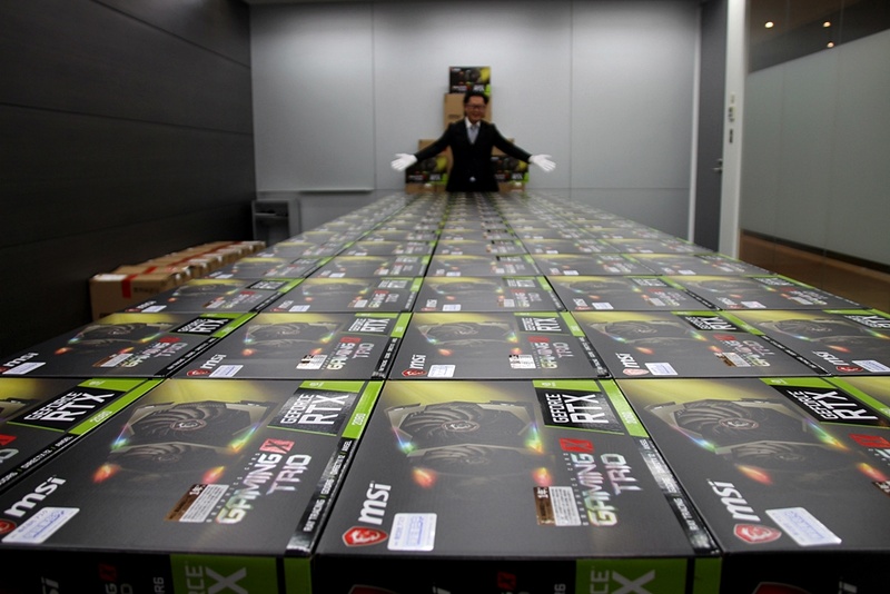 麥谷氏が霞んで見えるほどの全長