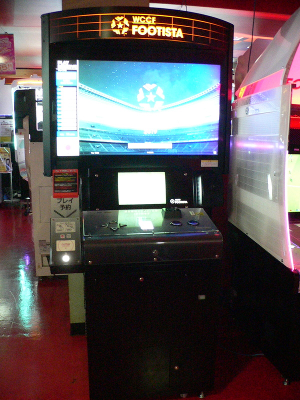 ターミナル筐体ではユニフォームやフォーメーションのカスタマイズや、満席時のプレイ予約もできるようになっていた