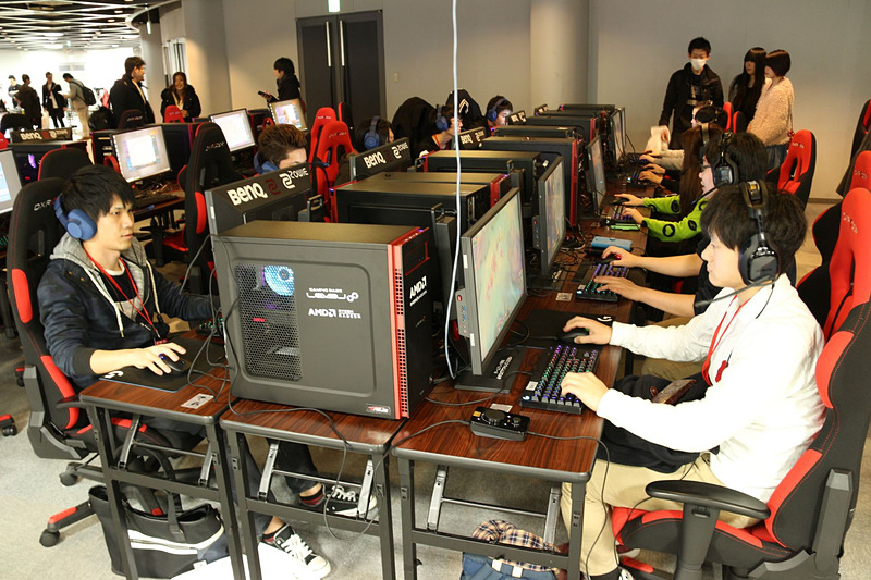 ゲーミングエリアの様子。「League of Legends」のコミュニティイベントが行なわれている