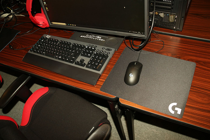 ゲーミングデバイスは、スポンサーのロジクール製