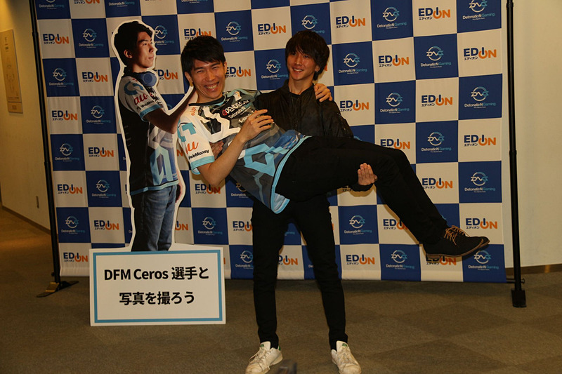 まさかのお姫様抱っこにも応じてしまうCeros選手。かわゆいと言えよう