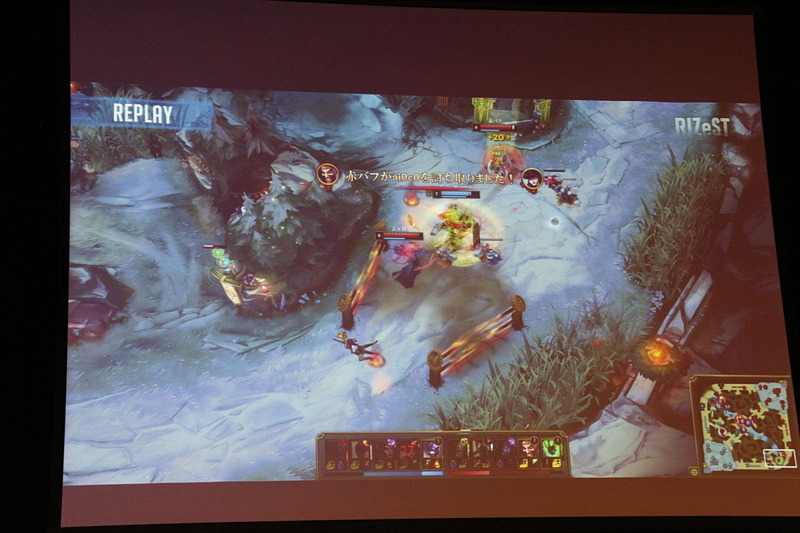 試合で活躍する赤バフ選手