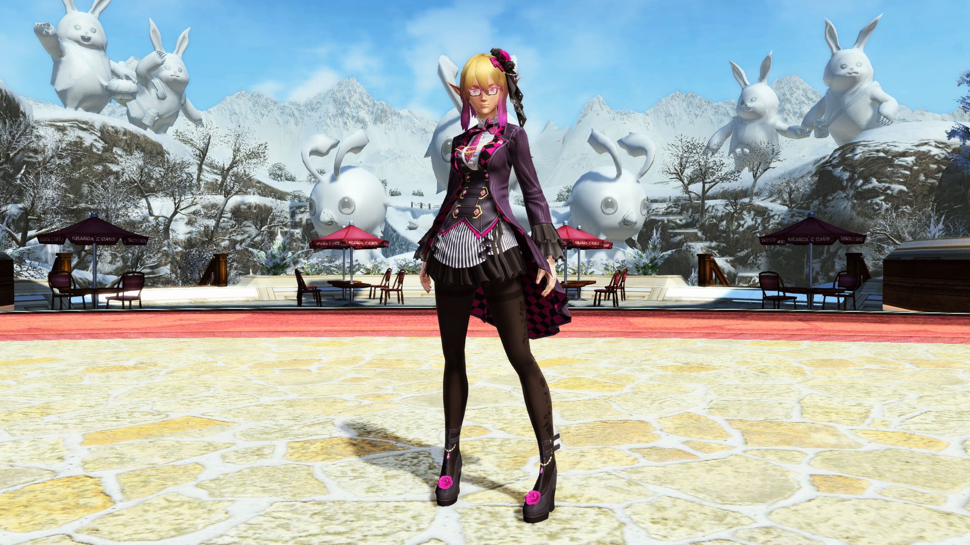 甘い季節のために、ちょっぴり大人味に仕立てた一着。洗練したシックさの中にさりげなく上質な色気を漂わせている