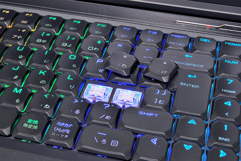 高コストになってしまうメカニカルキーを採用しているのも本シリーズの特徴の1つ。押下圧60gのキーを採用しており、誤入力を起こしにくい
