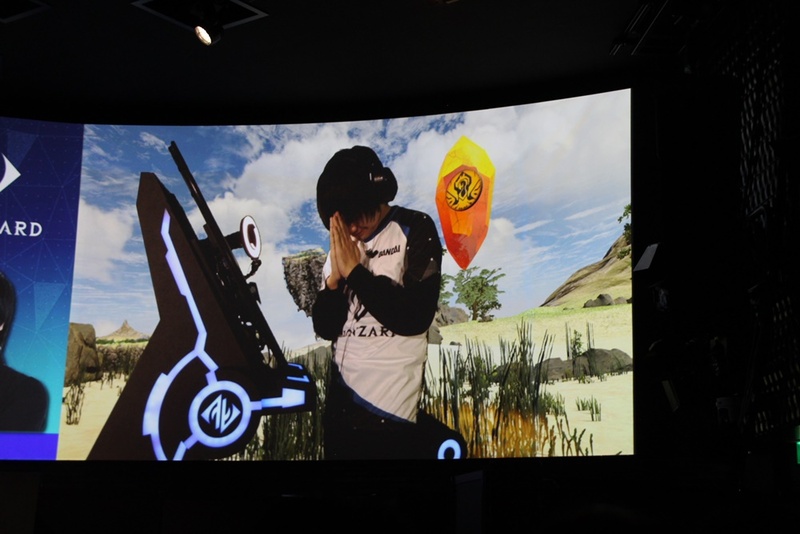 思わずゴメンナサイのポーズをとる人類代表くすき選手