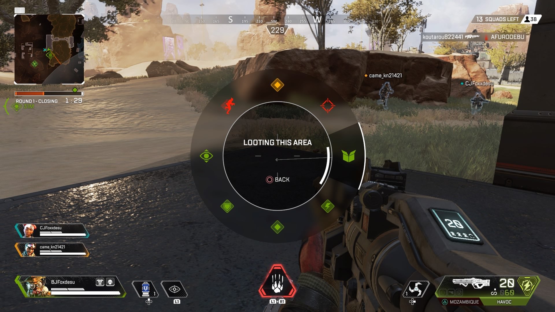 「こっちへ行こう」、「良いアイテムあるぜ」などシームレスかつ無言で指示を出せる、便利なシステムだ