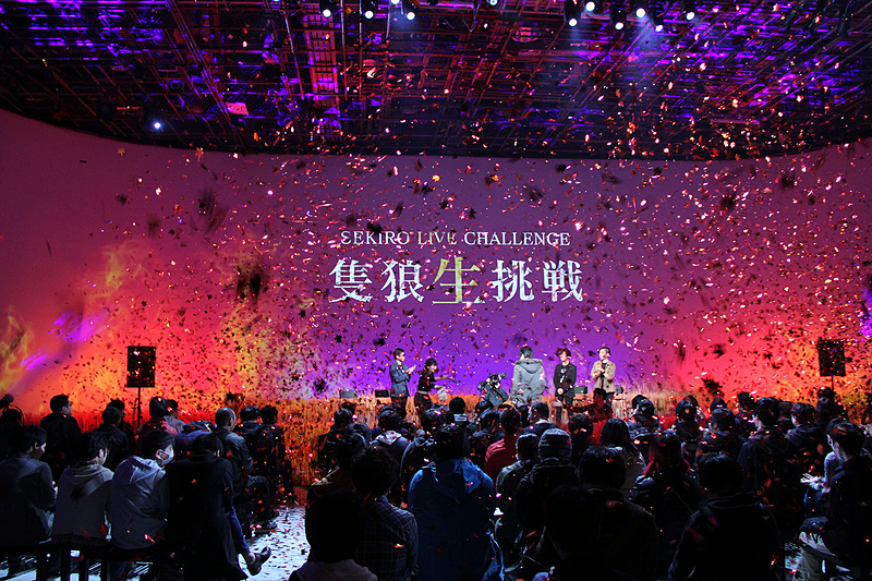 山村氏が見事にクリアすると紅葉の葉を形取った紙吹雪が勢いよく舞い、勝利を祝福してくれた