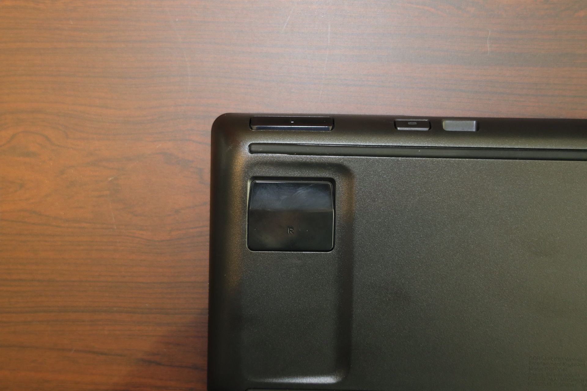 背面には左右クリックボタンがある